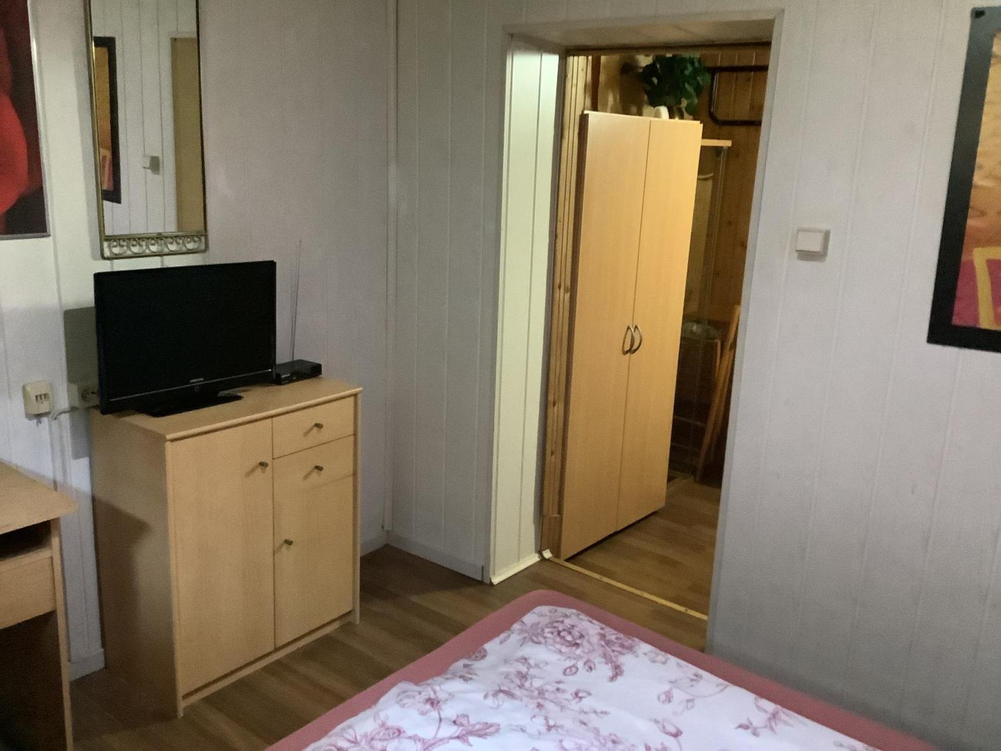Schoenes Zimmer Im Seterant/Untergeschoss إسن المظهر الخارجي الصورة