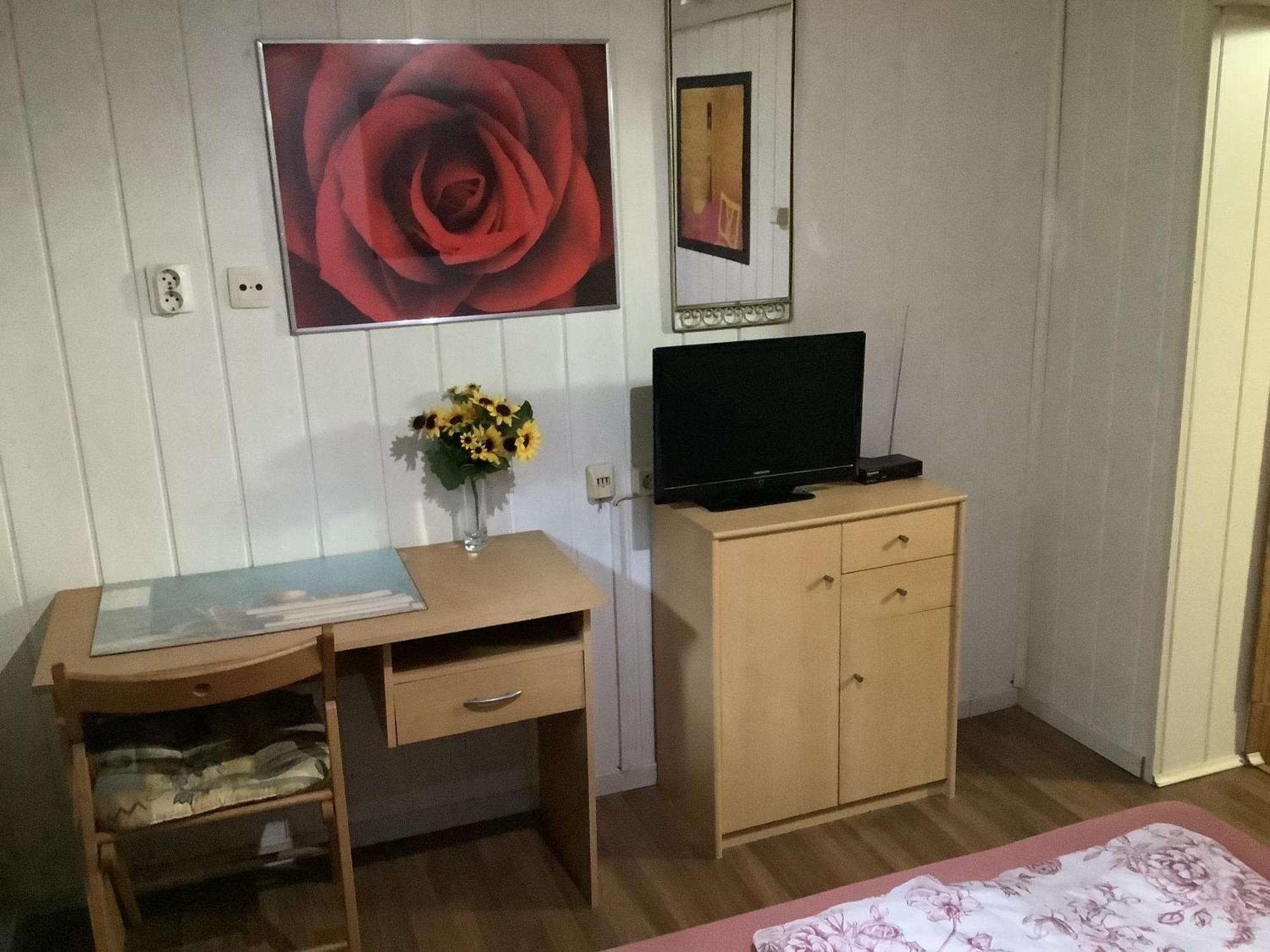 Schoenes Zimmer Im Seterant/Untergeschoss إسن المظهر الخارجي الصورة